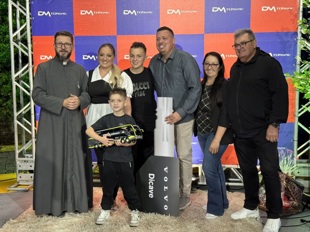 VÍDEO: DM Turismo segue ampliando e atualizando sua frota de veículos e apresenta dois novos ônibus zero KM em Chapecó