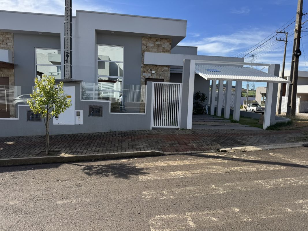 VÍDEO: Deliz Imóveis vende linda casa geminada de esquina! 