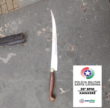 Homem é flagrado portando faca, no centro de Xanxerê