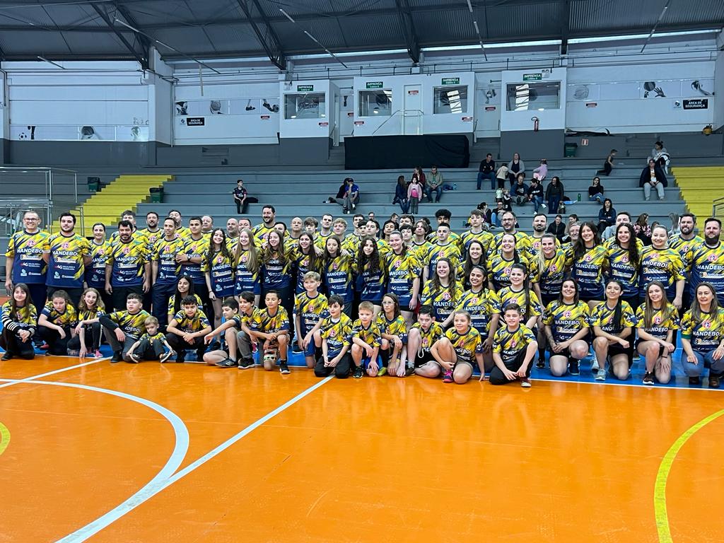 Atletas do handebol de Xanxerê vão receber uniformes de treino neste sábado (08)