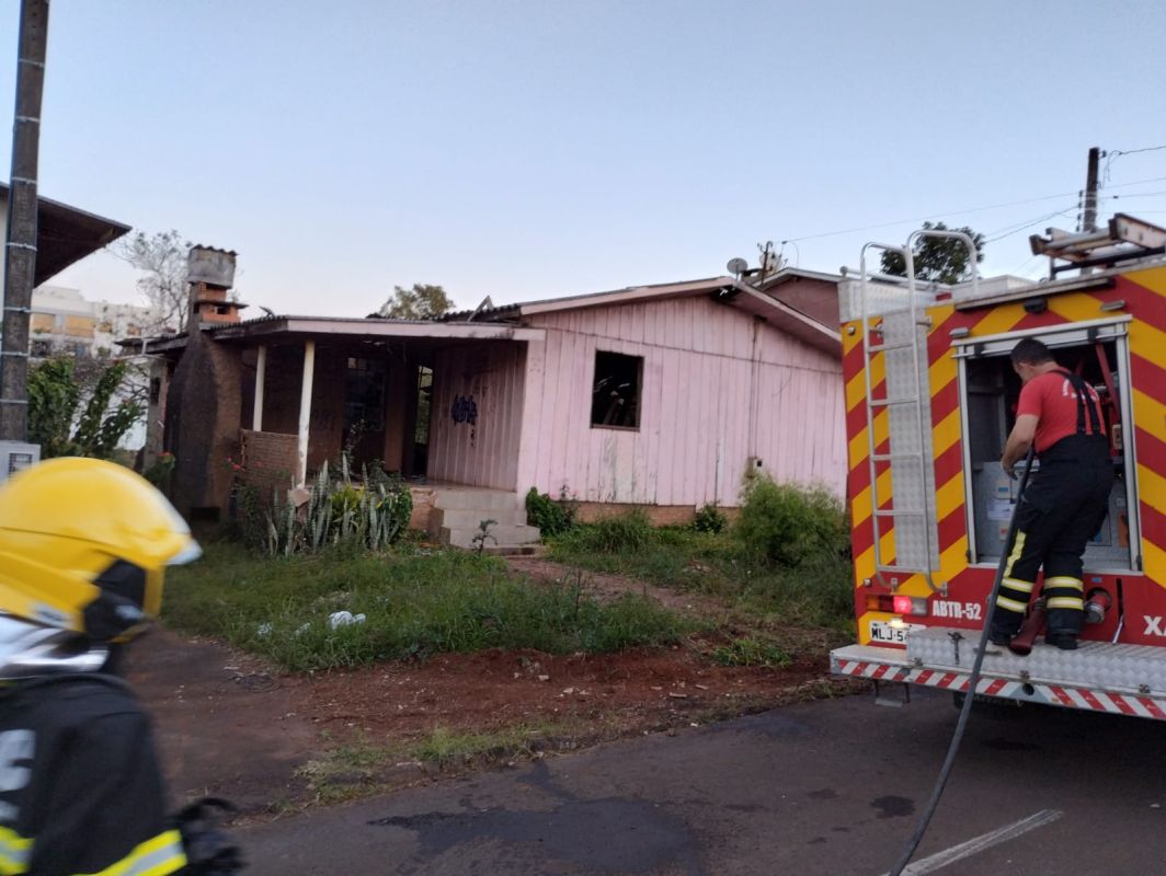 Princípio de incêndio em residência é controlado por populares, em Xaxim