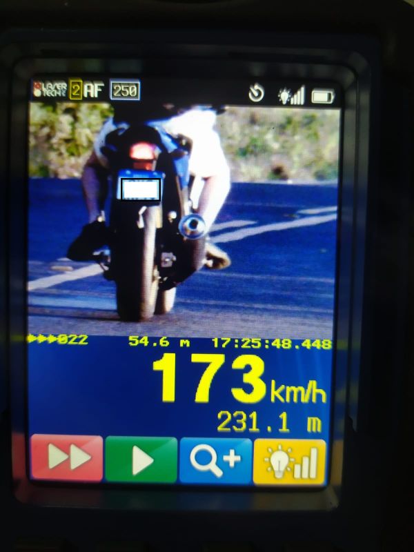 Motociclista é flagrado a 173 km/h na SC-163, no Oeste; limite da via é 80 km/h, afirma PMRv