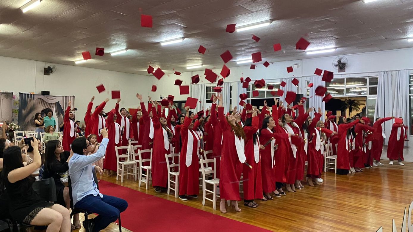 VÍDEO: Formatura do Instituto Mix com mais de cem alunos