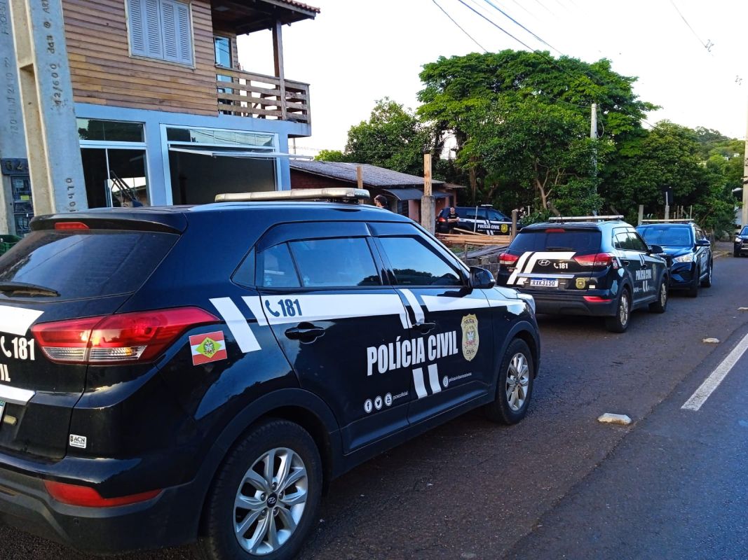Jovem, de 25 anos, é preso pelo crime de tráfico de drogas, no Oeste