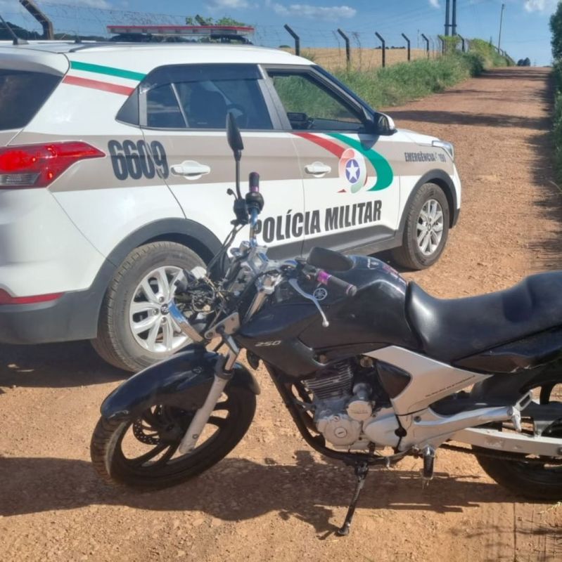 Adolescente de 14 anos, com mais de 20 passagens policiais, é apreendido após furtar carro e moto, em Xanxerê