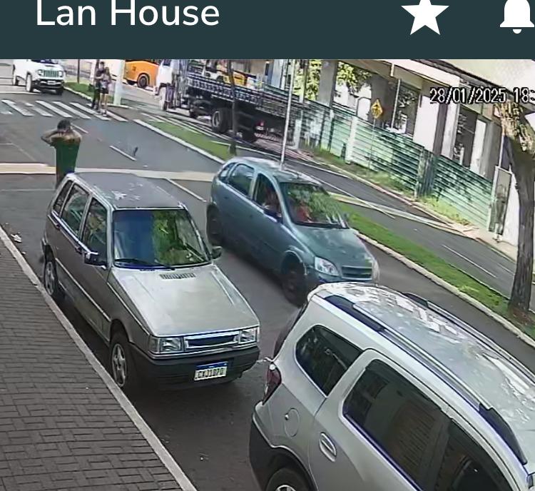 VÍDEO: adolescente é atropelada no Centro de Chapecó e condutora foge sem prestar socorro