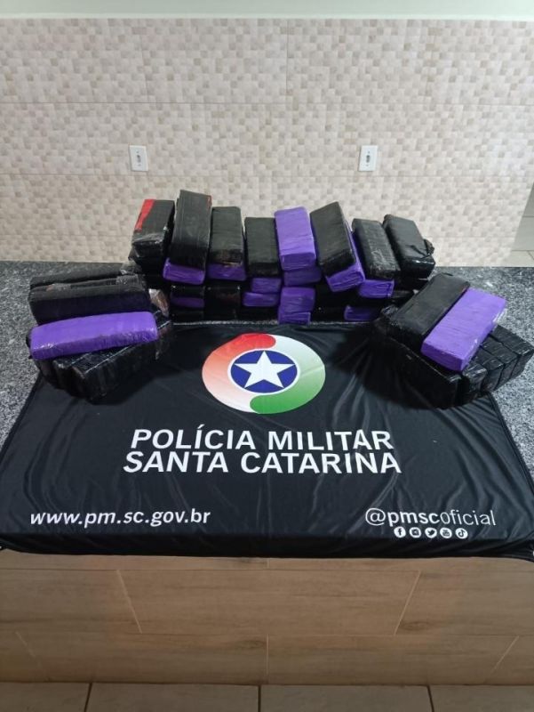 Jovem é preso com mais de 30 kg de maconha na SC-155, em Bom Jesus