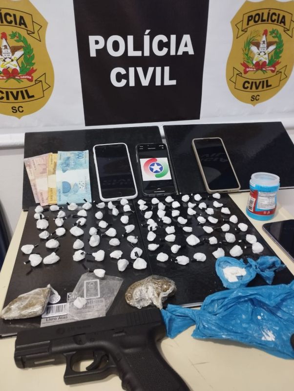 Cinco pessoas são presas em flagrante por tráfico e associação para o tráfico de drogas