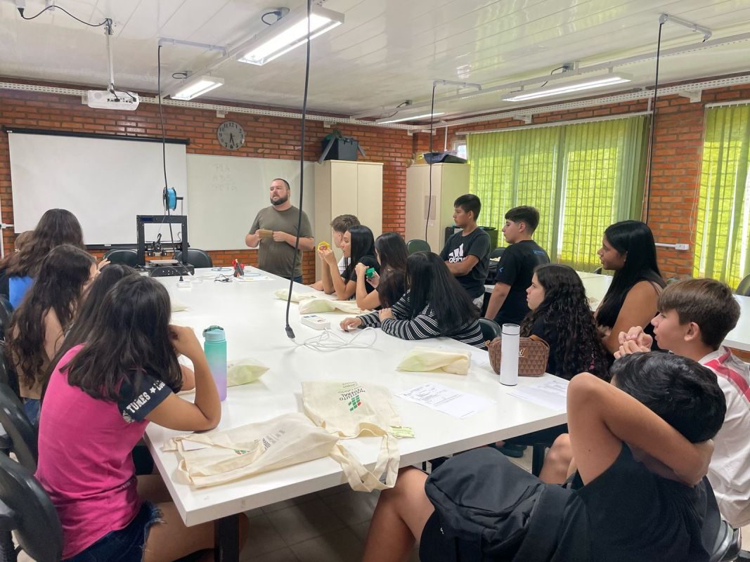 Alunos da Rede Municipal de Ensino de Xanxerê participam de capacitação promovida pelo IFSC