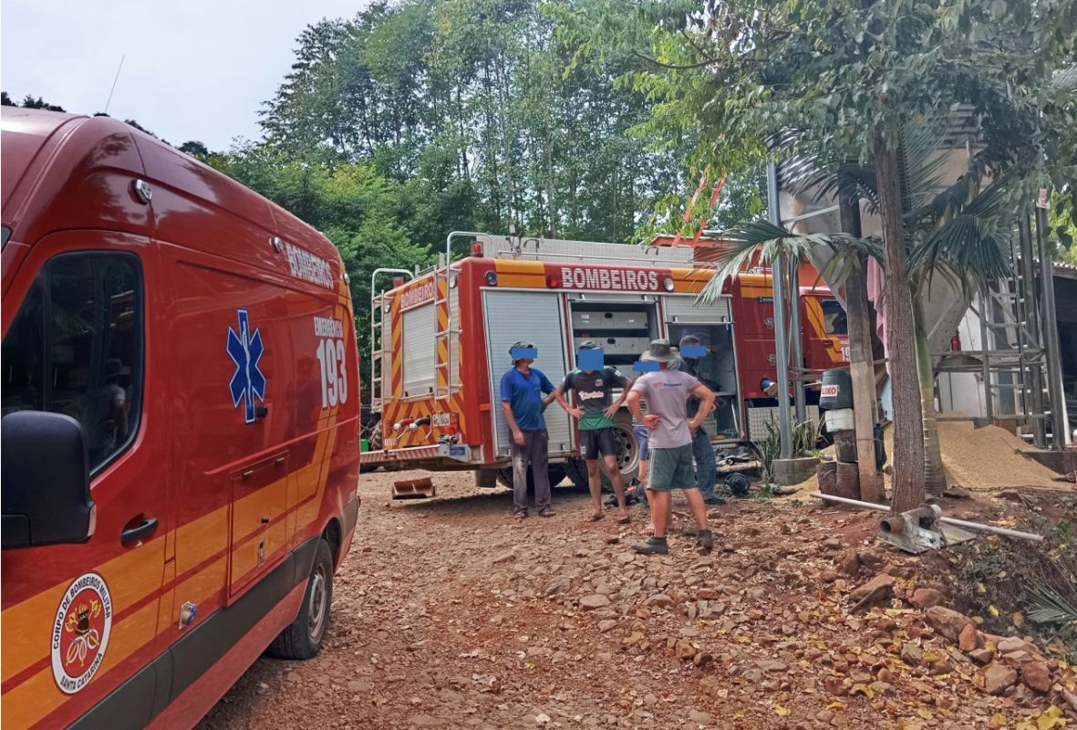 Bombeiros resgatam homem preso em silo de ração no interior de município do Oeste