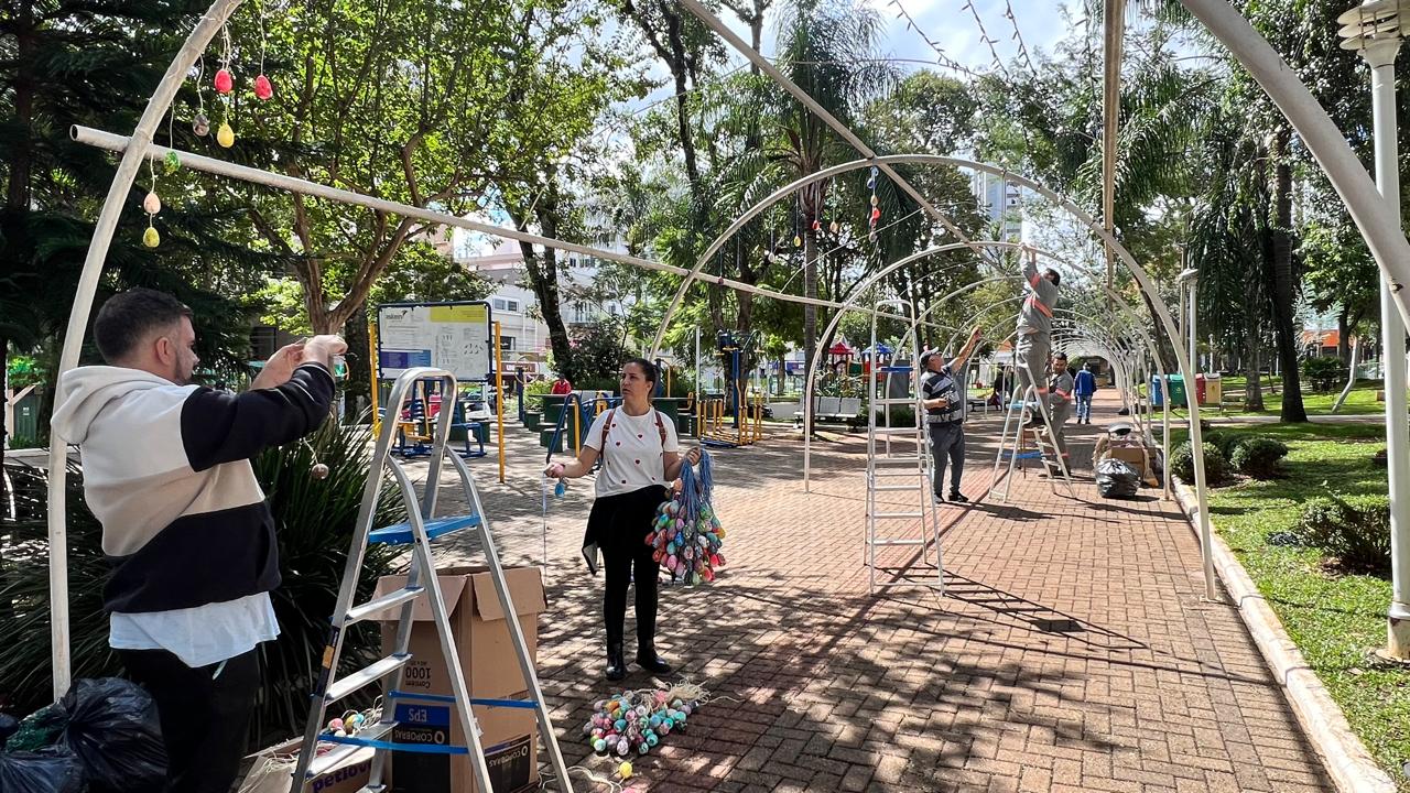 Praça Tiradentes, em Xanxerê, receberá decoração especial de Páscoa em 2025