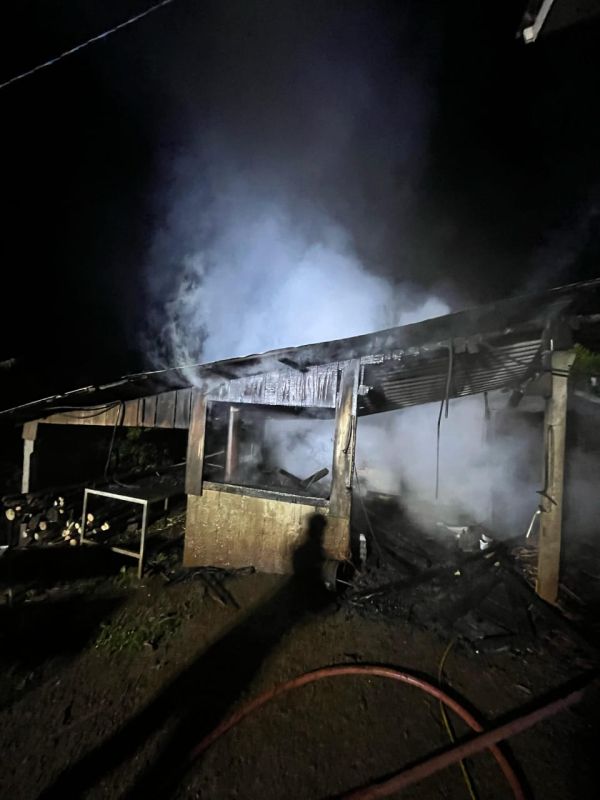 Galpão é destruído por incêndio no interior de São José do Cedro, no Oeste