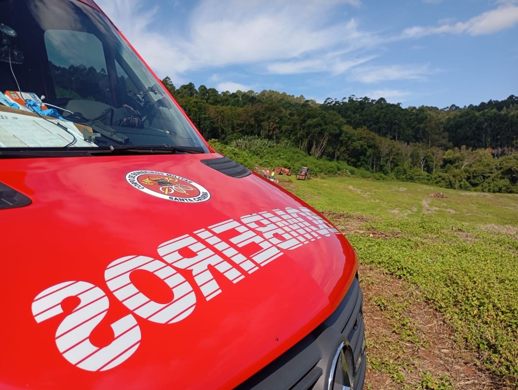 Homem morre após raiz de árvore cair sobre ele, no Oeste