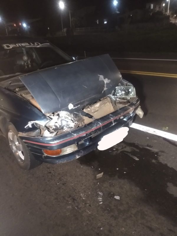 Condutor foge do local após acidente envolvendo automóveis na BR-282, em Ponte Serrada