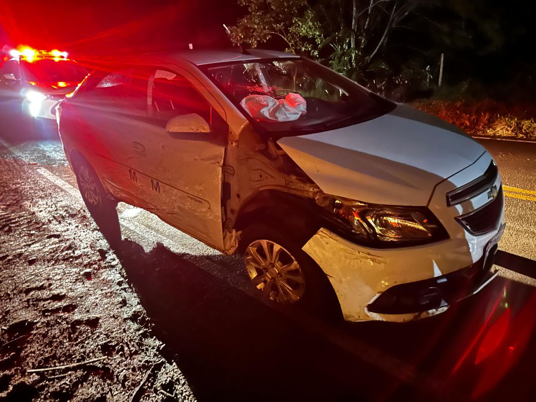 Condutor fica ferido em saída de pista na SC-305, no Oeste