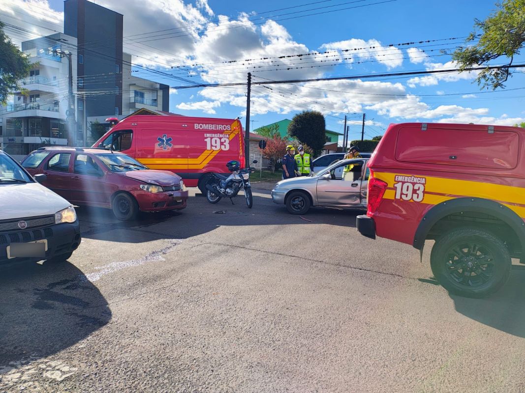 Mulher fica ferida após acidente de trânsito na Avenida Brasil, em Xanxerê