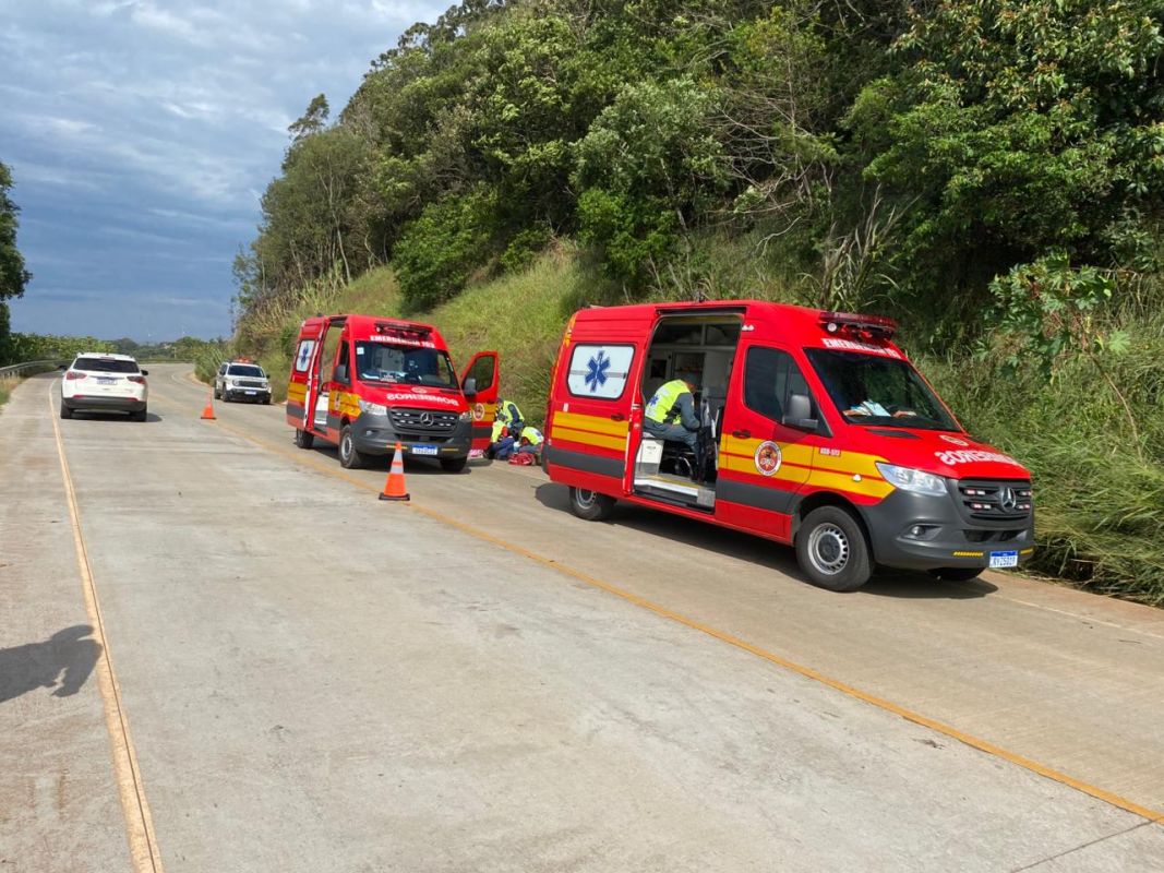 Dois adultos e uma criança ficam feridos após queda de motocicleta na SC-160, no Oeste