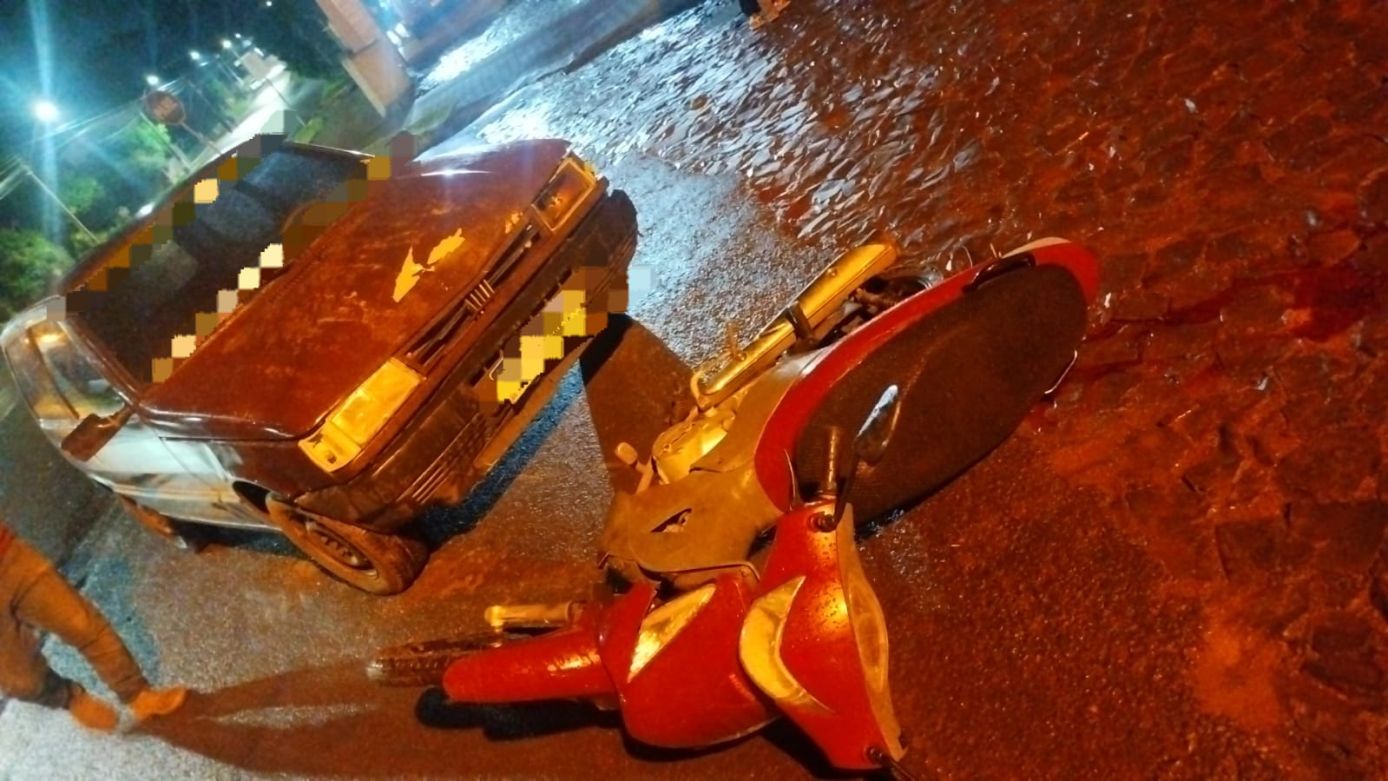 Colisão entre carro e motocicleta deixa dois feridos em Maravilha