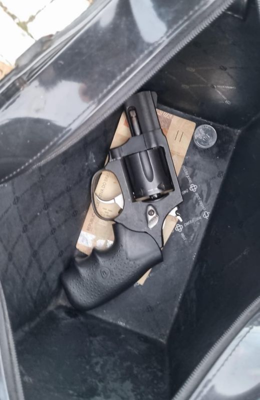 Arma de fogo é apreendida durante cumprimento de mandado de busca em Chapecó