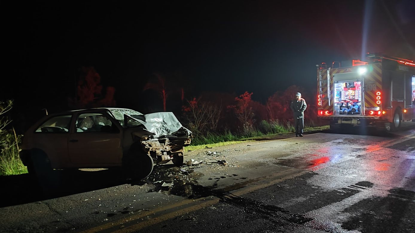 Homem morre após colisão entre carro e caminhão na SC-163, no Oeste