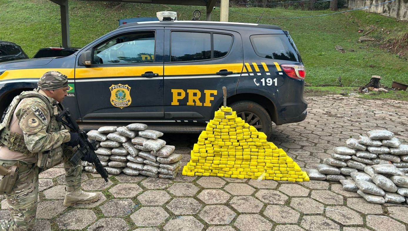 PRF apreende quase 200 quilos de drogas e recupera veículo roubado na BR-282, no Oeste
