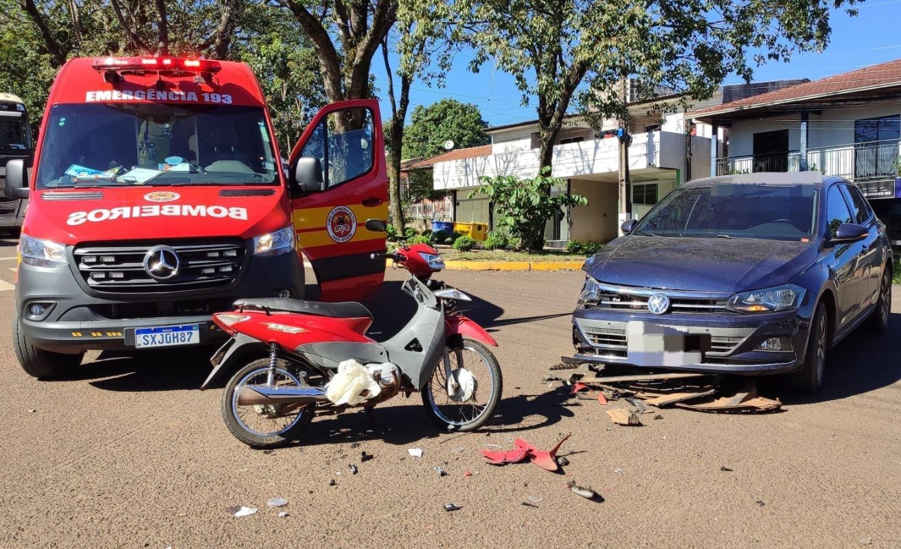 Colisão entre carro e moto deixa mulher ferida em Maravilha