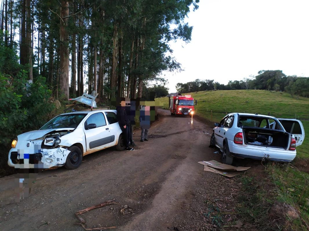 Colisão frontal deixa mulher ferida no interior de Joaçaba