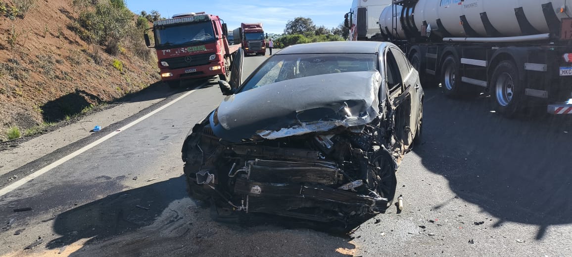 Colisão entre dois veículos deixa três feridos na BR-282 em Ponte Serrada