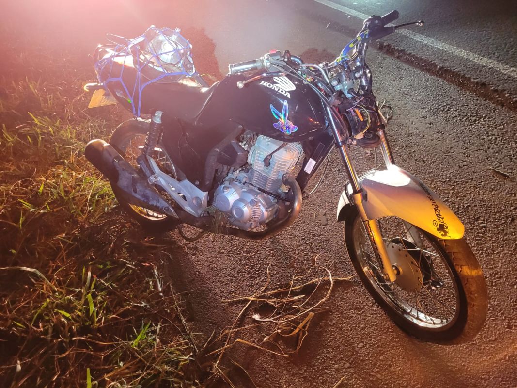 Motociclista fica ferido após sair da pista e colidir com pedras na SC-480 em Chapecó
