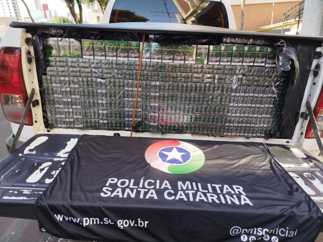 Polícia Militar Rodoviária apreende 27,5 mil maços de cigarros contrabandeados em Palmitos