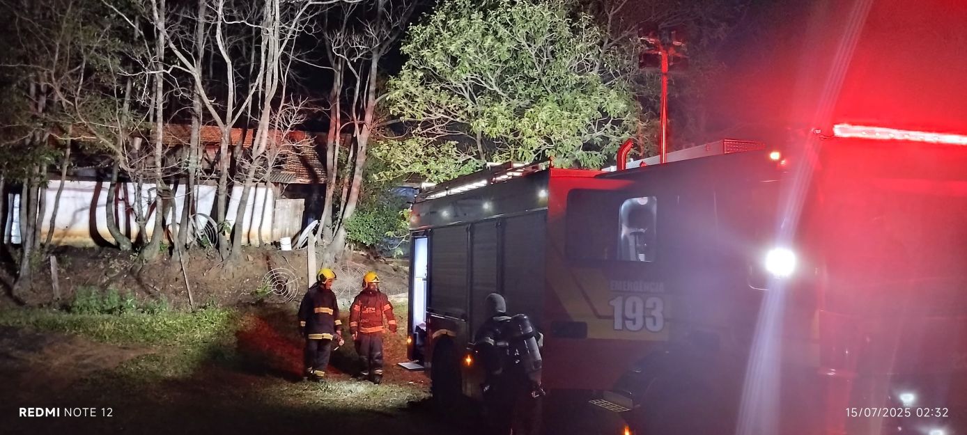 Incêndio atinge aviário no interior de Xanxerê durante a madrugada