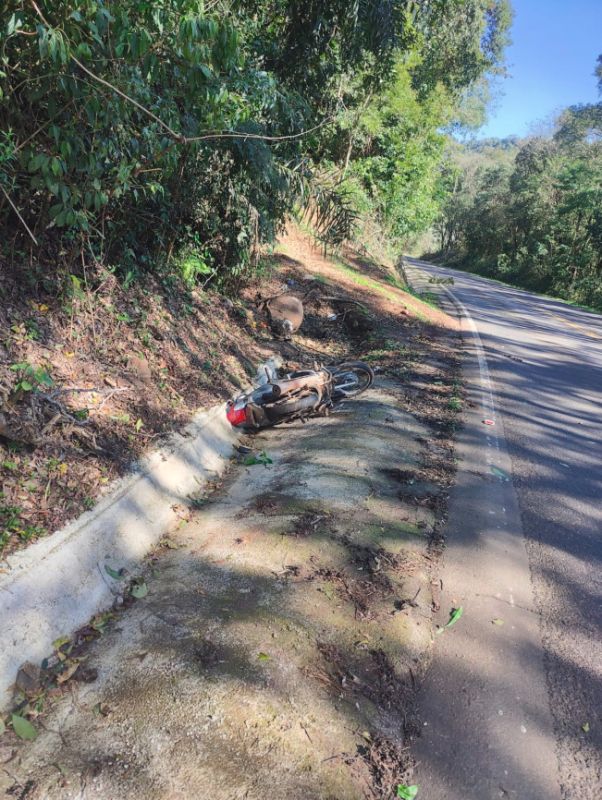 Motociclista fica ferido após queda na SC-390, entre Peritiba e Ipira