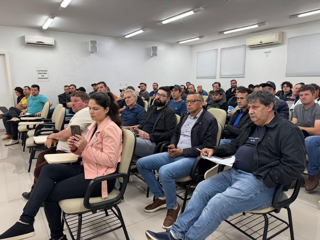 VÍDEO: prefeitos da AMAI, produtores e entidades do setor produtivo se reúnem para discutir sobre queda no valor pago ao produtor