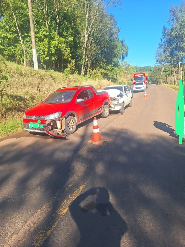 Colisão traseira deixa jovem ferida em São Lourenço do Oeste