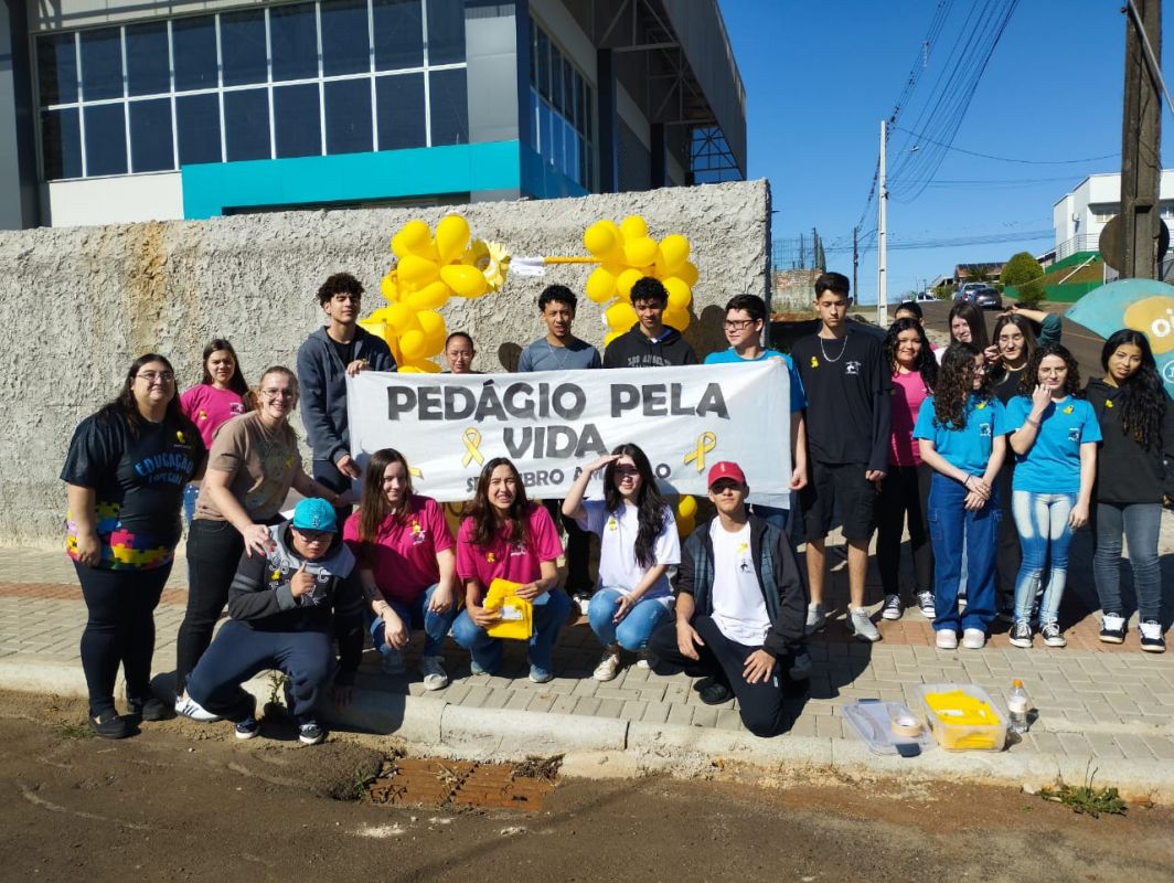 Alunos da E.E.B. Iracy Tonello realizam ação do Setembro Amarelo em Xanxerê