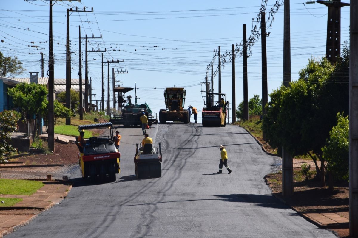 Prefeitura intensifica obras de pavimentação em diferentes bairros de Xanxerê