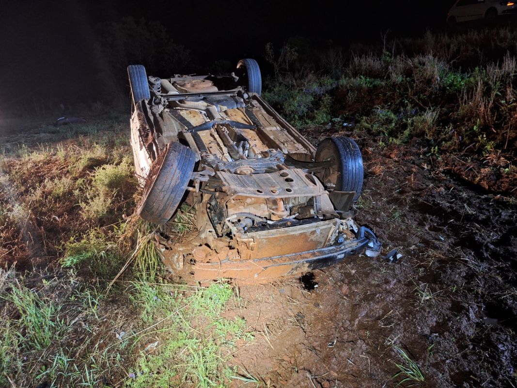 Motorista sofre ferimentos leves após capotamento na SC-480, em Ipuaçu