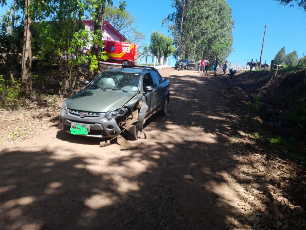Motociclista fica ferido após colisão com carro no interior de município do Oeste