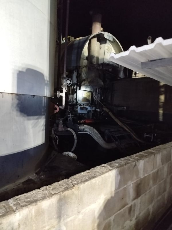 Bombeiros controlam incêndio em tanque de asfalto em Maravilha