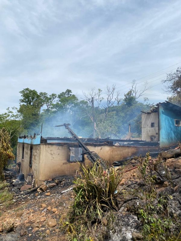 Incêndio destrói residência no interior de município do Oeste