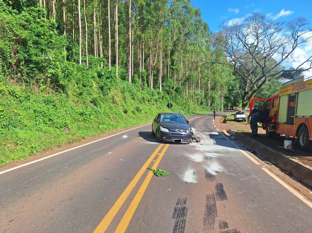 Colisão frontal deixa dois feridos na SC-283, no Oeste