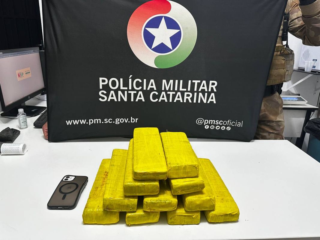 Homem que fugiu de abordagem policial é detido com oito quilos de maconha em Chapecó