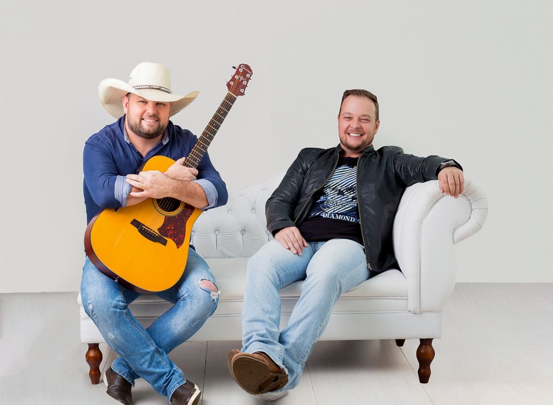 Beto & Julio celebram 20 anos de carreira com gravação de DVD em Xaxim