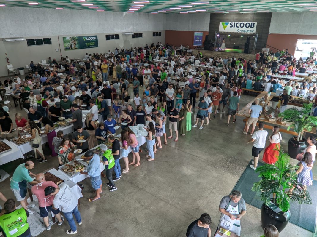Turma das Terças/Sicoob Credimoc promove mais um almoço beneficente neste sábado (08)