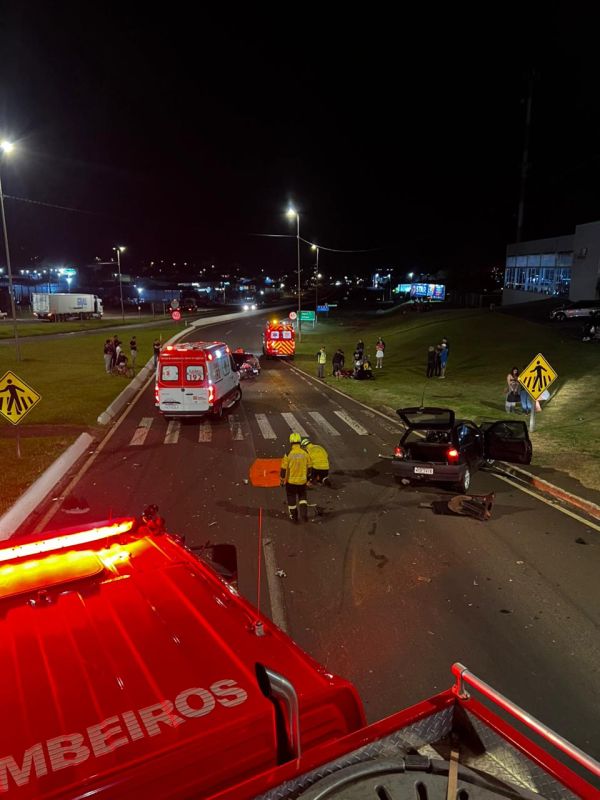 Colisão entre dois carros deixa motorista ferido na BR-282, em Xanxerê