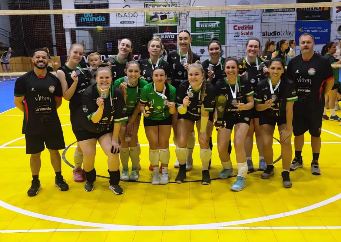 Equipe de voleibol feminino da SME Xanxerê conquista o vice-campeonato da Liga Oeste 2025