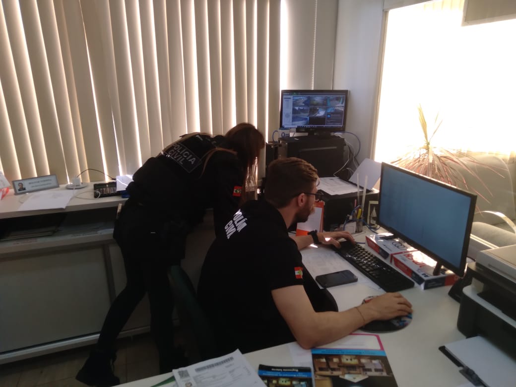 Polícia Civil deflagra operação “almoço grátis” para apurar crimes em procedimentos licitatórios em município do Oeste 