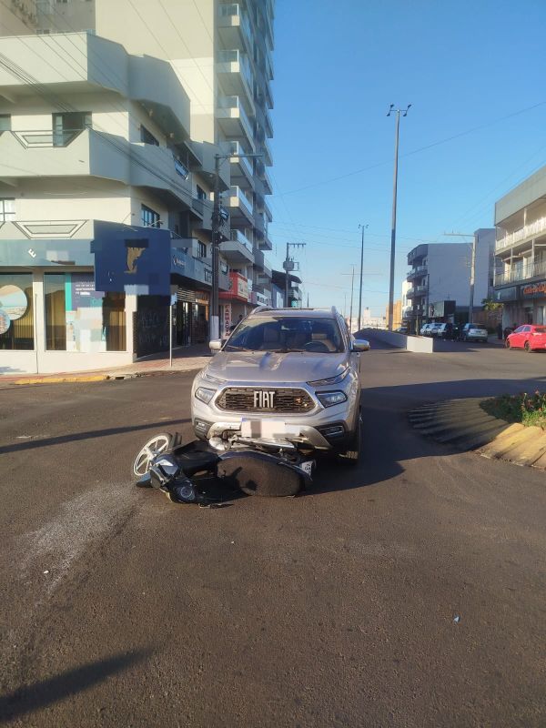 Colisão entre caminhonete e motocicleta deixa uma mulher ferida em Abelardo Luz 