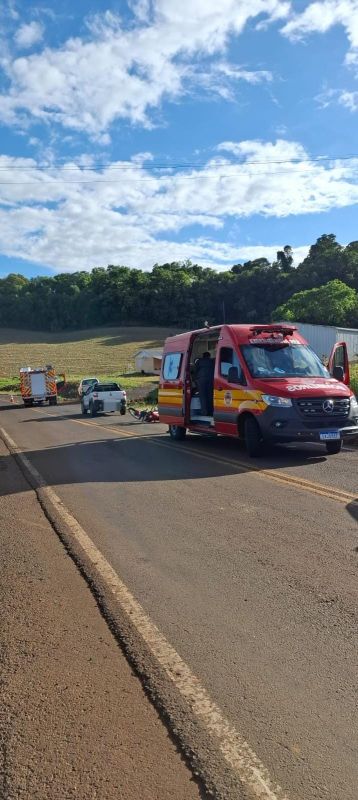 Colisão entre moto e carro deixa motociclista ferido na SC-492