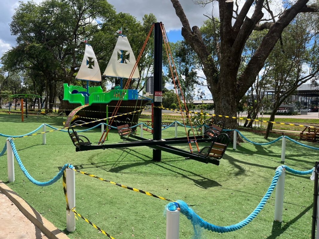 Área infantil no Ecoparque é interditada para instalação da decoração natalina